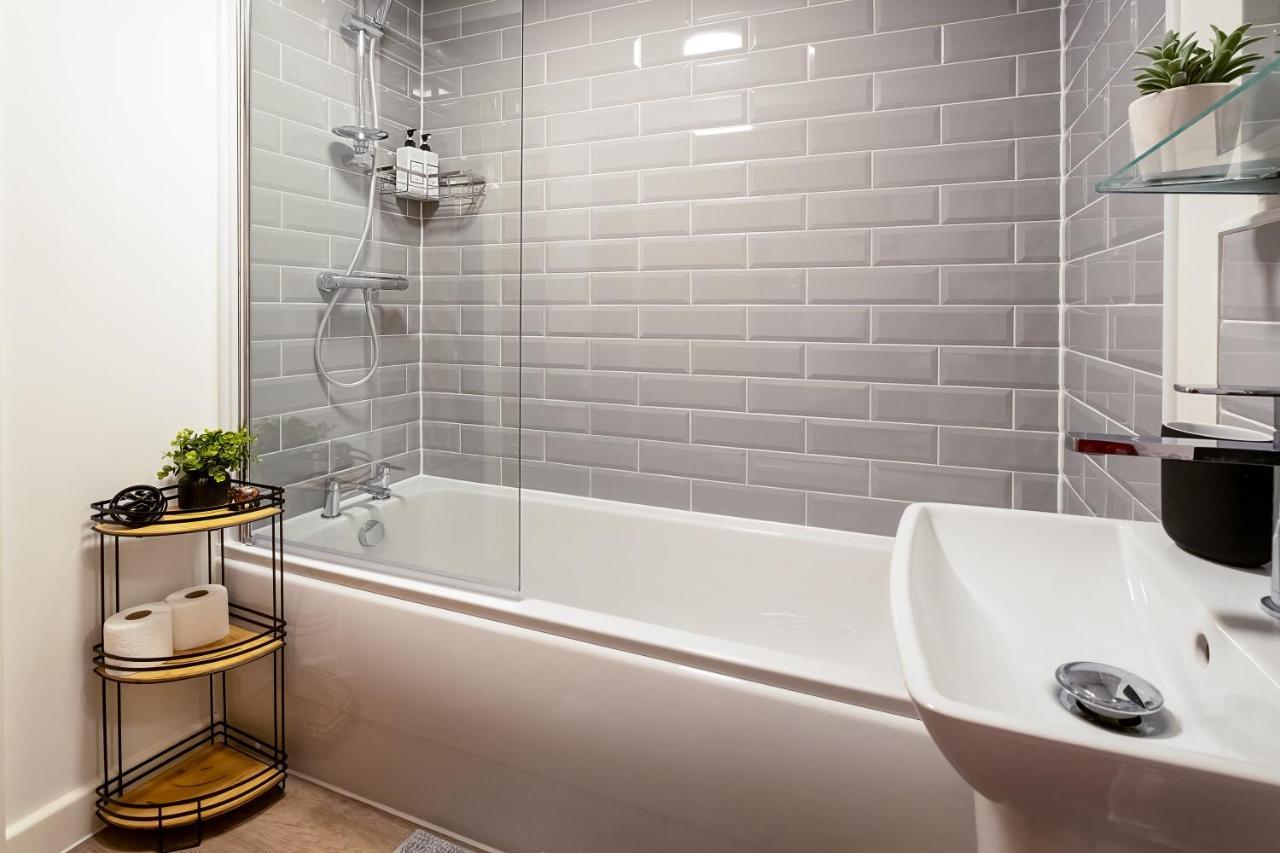 Luton Modern Serviced Accommodation For Contractors, Relocators, Professionals, Tourists And Students - Akugi Homes Zewnętrze zdjęcie