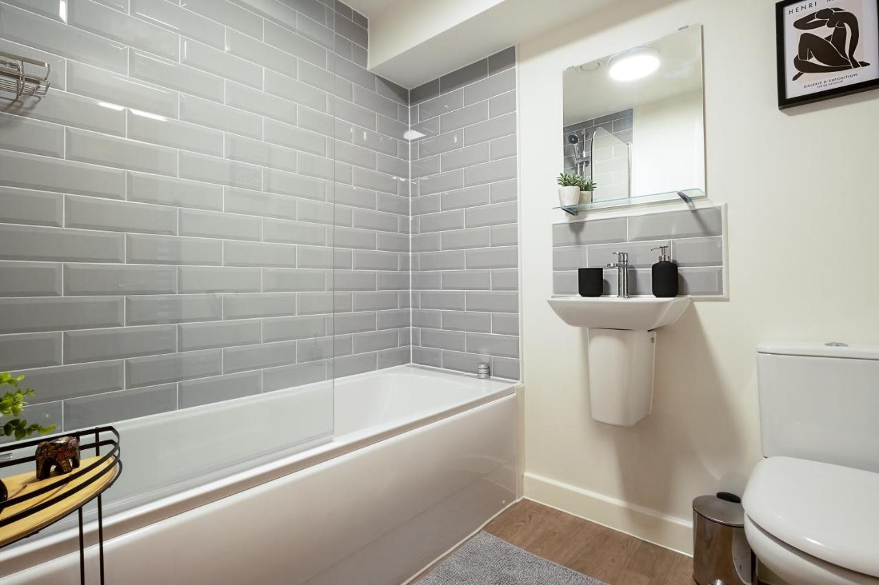 Luton Modern Serviced Accommodation For Contractors, Relocators, Professionals, Tourists And Students - Akugi Homes Zewnętrze zdjęcie